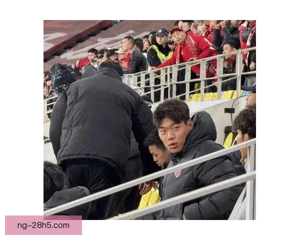 官方宣布贺一然加盟蓉城首秀